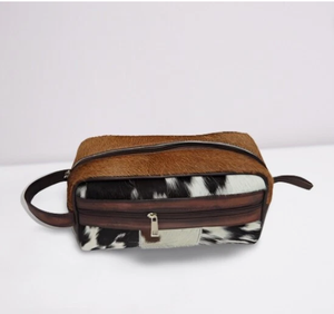 Bolsa de cosméticos de cuero de vaca blanca y negra elegante y duradera con cierre de cremallera Estampado de patrón geométrico - Product Image 4