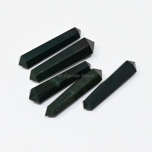 Piedra preciosa natural de doble terminación de cristal de Aventurina verde oscuro tallado estilo amor grabado para curar - Product Image 1