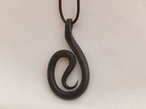 Prix bas en gros Triangle noir collier en acier inoxydable étanche Triangle collier hommes bijoux de mode - Product Image 6