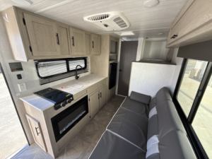 Remolque de Viaje Ligero e Impermeable Forest River RVs EVO Select 175BHCE 2023 2024 Usado de Primera Categoría, 22 pies, 6 Plazas, en Venta - Product Image 3
