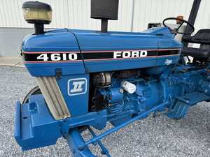 Compre un Tractor de Ruedas Ford 4610 Usado de 1986 con Motor de 55HP, Caja de Cambios y Bomba 1KG para Agricultura - Product Image 4