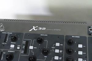 Nouvelle console de mixage numérique Behring er X32 Compact 40 entrées 25 bus - Product Image 3