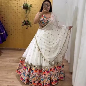 Navratri lehenga ดีไซเนอร์ล่าสุดพร้อมเลื่อมที่สวยงามหนักพร้อมงานกระจกจริงที่สวยงามหนักสำหรับผู้หญิงแฟชั่น - Product Image 1