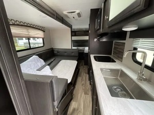 Camping-car V-e-n-t-u-r-e Rv SONIC 210VTB d'occasion 2020 prêt à être vendu - Product Image 6