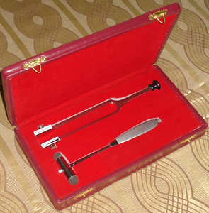 Juego neurológico de 2 piezas Martillo manual Tenedor de afinación Instrumentos quirúrgicos de diagnóstico Instrumentos de Otología Sialkot Pakistán - Product Image 2