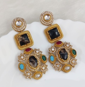Pendientes Inspirados en Sabyasachi, Pendientes de Lujo de Primera Calidad, Perfectos para Fiestas, Complementan Tanto la Ropa Étnica como la Occidental - Product Image 5
