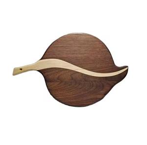 Planche à découper unique en résine époxy et bois d'olive avec résine pour charcuterie - Product Image 5