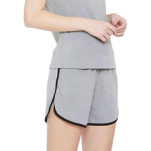 Pantalones cortos de entrenamiento transpirables con logotipo personalizado para mujer con bolsillos laterales Sublimación de bajo precio Nuevo lanzamiento - Product Image 3