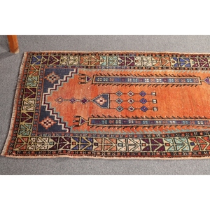 Petit tapis turc de 2,4 x 4,1 pieds, tapis vintage, tapis géométrique marron et bleu - Product Image 4