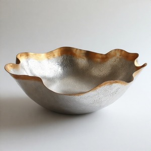 Vajilla redonda Empire Echo, cuenco artesanal de latón martillado, vajilla hecha a mano para un comedor elegante y un encanto atemporal de mesa - Product Image 3