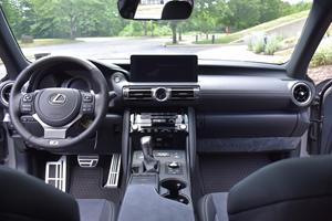 Lexus IS 500 Launch Edition ปี 2022 สภาพดีเยี่ยม เครื่องยนต์ V8 แบบดูดอากาศธรรมชาติ 472 แรงม้า รุ่น Launch Edition # 173 จาก 500 - Product Image 4