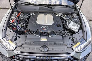 Audi RS6 Avant Performance 2025 d'occasion, 2 000 milles, V8 biturbo de 621 ch, très bien équipée, freins en céramique - Product Image 6