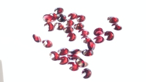 อัญมณีหลวมเหลี่ยมเพชรพลอยโกเมนสีแดงโมซัมบิกธรรมชาติขนาด2-2.5มม. สำหรับทำเครื่องประดับราคาที่เหมาะสมต่อชิ้น - Product Image 2