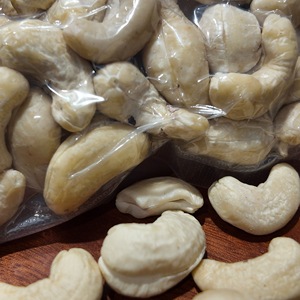 Nueces de Anacardo de Vietnam de Altos Estándares W320, Precio Competitivo, 100% Orgánicas, Aptas para Suministro a Granel - Product Image 2