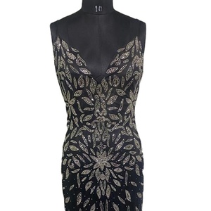 ชุดเดรสทรงนางเงือกคอวีสีดำชุดเดรสแบนเดจลายดอกไม้ปักเลื่อมชุดราตรีแขนกุดสายสปาเก็ตตี้ - Product Image 1