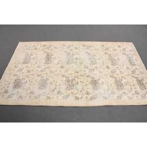 พรมขนสัตว์เปอร์เซียวินเทจขนาด 3.8x6.4 ฟุต สีเบจ ลายปะติดปะต่อ ด้านหลังทำจากยางลาเท็กซ์ที่เป็นมิตรกับสิ่งแวดล้อม - Product Image 2