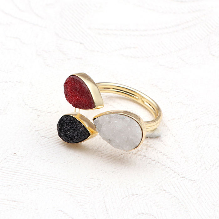 ดำ, แดง, ขาว