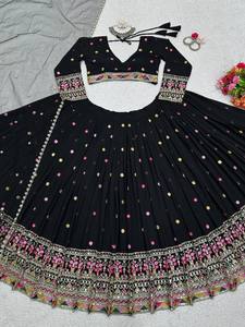Conjunto negro Lehenga Chaniya Choli para mujer, secuencia de bordado de trabajo pesado, estilo tradicional para fiesta de novia, venta al por mayor a granel - Product Image 5