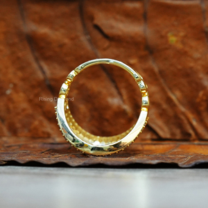 Anillo de compromiso de diamantes cultivados en laboratorio redondo 1,8 CTW en oro amarillo, juego de media eternidad, anillos de diamantes CVD personalizados con pavé múltiple - Product Image 6