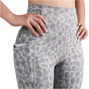 Taux raisonnable facile à porter femmes Shorts de yoga de haute qualité meilleur matériel léger anti-rétrécissement femmes Shorts de yoga avec un nouveau style - Product Image 3