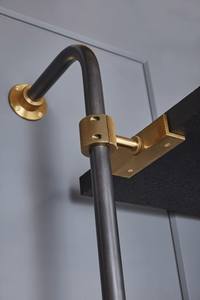 Étagères murales en acier inoxydable sculpté industrielles modernes Étagères flottantes décoratives durables pour la salle de bain Rangement de vêtements Garage - Product Image 2