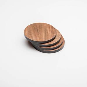 Dessous de verre rond en bois noyer et noir Ensemble de quatre sous-verres en bois pour boissons chaudes et froides Dessous de verre en noyer - Product Image 1