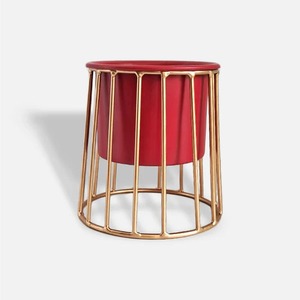 Jardinières en métal fabriquées à la main exclusives de haute qualité disponibles: Élevez votre espace avec des designs tendance - Product Image 1
