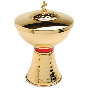 Cáliz de Ciborium de Metal con Acabado Chapado en Oro Forma Redonda Diseño Martillado La Mejor Calidad Con Tapa Cruzada Para Religiosos - Product Image 1