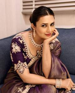 ชุดส่าหรีผ้าซาตินสำหรับเจ้าสาวชุดแต่งกายสำหรับงานแต่งงานเสื้อแฟนซีสุดพิเศษจากนักออกแบบชาวอินเดีย - Product Image 4