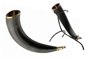 Corne à boire de style animal en laiton poli noir avec support de présentation pour les amateurs de bière/miel/grog/vin - Product Image 3