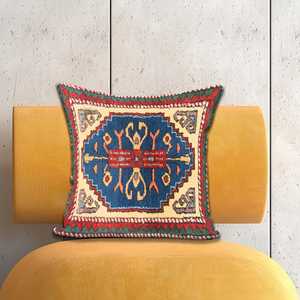 Almohada Estampada con Encanto Campestre: Suave, Acogedora, Decoración para el Hogar Hecha a Mano, 36"x36" - 90x90 cm - Product Image 3