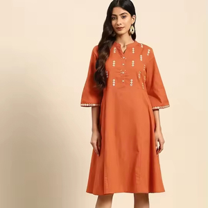 Robe ethnique mi-longue élégante sans manches en pur coton brodée de fleurs et ornée de miroirs, tendance et best-seller - Product Image 1