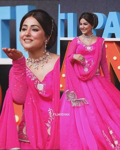 Lehenga choli ชุดแต่งกายสำหรับเทศกาลเปิดตัวผ้าจอร์เจียเทียมแบบหนาพร้อมโมติ - Product Image 3