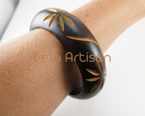 BELA ARTISAN Brazaletes Redondos Gruesos de Madera de Palisandro Hechos a Mano y Ecológicos, Talla 6, Estilo Kada, Joyería Moderna de Origen Ético - Product Image 4