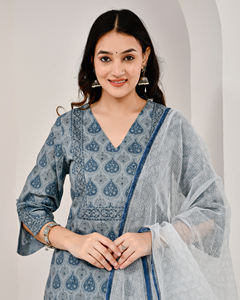 Conjunto de Kurta, Pantalón y Dupatta de Algodón Estampado para Mujer |   Traje Étnico de Verano |   Fabricante y Exportador - Product Image 5