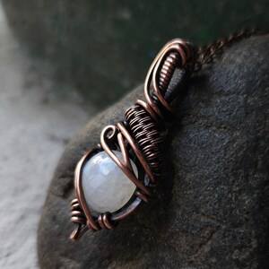 สร้อยคอคริสตัลหินมูนสโตนลวดห่อดีไซน์คลาสสิกเครื่องประดับลวดห่อของขวัญแบบโบราณเป็นแรงบันดาลใจจากธรรมชาติจี้สายห้อยคอของขวัญสำหรับผู้หญิง - Product Image 6