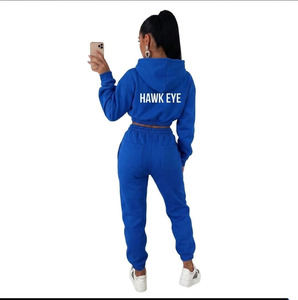 Ensemble de survêtement élégant pour femme, hiver, à capuche, en polaire unie, 2 pièces, manches courtes, 100% coton, confortable et polyvalent - Product Image 2