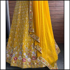 Georgette de créateur indien avec broderie Lehenga Choli avec Dupatta Party Wear Haldi Outfit Lehngha: Meilleure vente - Product Image 2