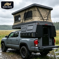 Camper pour pick-up avec design à toit relevable et intérieur personnalisé pour les aventures en plein air