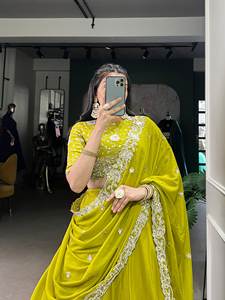 Lehenga de fête traditionnelle avec broderie de paillettes de codage de perles - Product Image 5