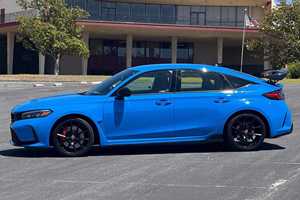 ซีวิค ไทป์ อาร์ เอดเวอร์ไทซ์ ปี 2024 ไมล์น้อย เกียร์อัตโนมัติ พวงมาลัยซ้าย สีดำ หนังแท้ ล้อแม็ก R18 - Product Image 2