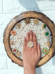 Anillo Ajustable de Kundan con Perlas y Meenakari, Adorno de Mano, Joyería para Damas de Honor, Regalos de San Valentín, Cumpleaños, Regalos de Boda, Accesorios para Bodas - Product Image 2