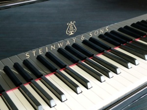 Piano de cola STEINWAY B211 de estilo clásico fabricado en EE. UU. - Product Image 4