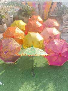 Parapluie décoratif traditionnel assorti avec impression dorée pour les mariages Mehndi Decor Festive Accent Parasol Vintage Sun Parasol - Product Image 5