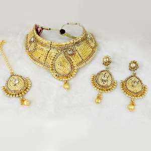 Kriaa ชุดเครื่องประดับที่ดี1107907A สง่างาม Maang Tikka และ Choker สร้อยคอ - Product Image 1