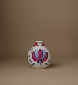 Jarrón de Cerámica Pintado a Mano con Peces y Lotos de Madhubani, Jarrón Decorativo para Flores, Jarrón de Cerámica Artístico Hecho a Mano para el Hogar - Product Image 1