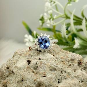 แหวนเงินแท้ 925 ชุบทอง 14k ประดับพลอยแทนซาไนต์ทรงคุชชั่น ของขวัญวันครบรอบ เครื่องประดับคุณภาพสำหรับผู้หญิง - Product Image 6