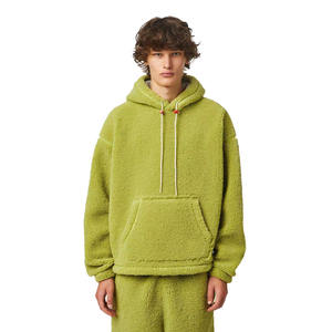 Sweat à capuche en fourrure de Teddy décontracté vert mousse pour hommes et femmes avec ourlet brut et logo d'étiquette jacquard - Product Image 1