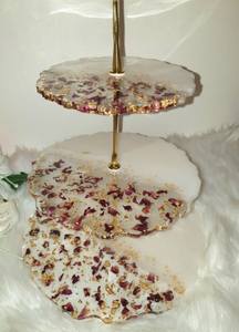 แท่นวางเค้ก3ชั้นทำจากเรซินสีสันสวยงามพร้อมกลีบดอกไม้ด้านใน - Product Image 2