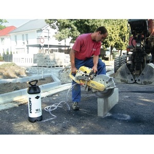 MESTO H2O 3270W Pressurized Water Tank for Irrigation 10L Capacity 3 <b>Bar</b> Pressure 5kg <b>Weight</b> Made with NBR - Product Image 3